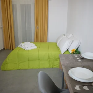 6. APPARTAMENTO – AREA SOGGIORNO CON DIVANO LETTO